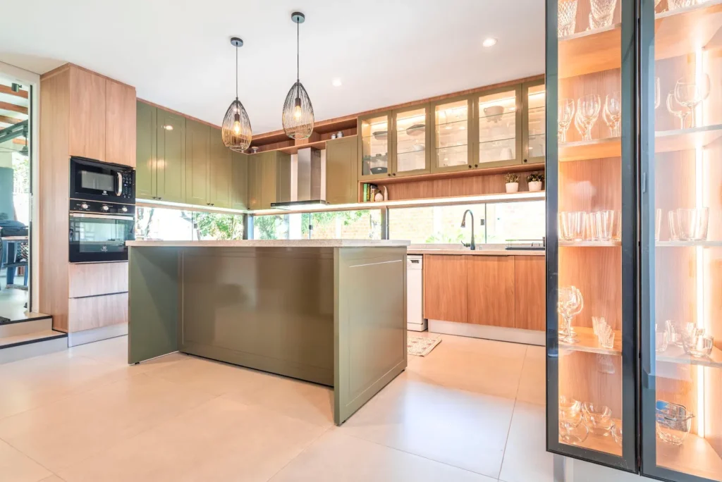 Cocina Viviana — vista del espacio y mobiliario (1)